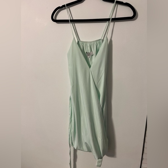 Assali Lavinia x REVOLVE Sleeveless Bow Mint Green V-Neck Mini Dress Large NWT - Picture 7 of 8